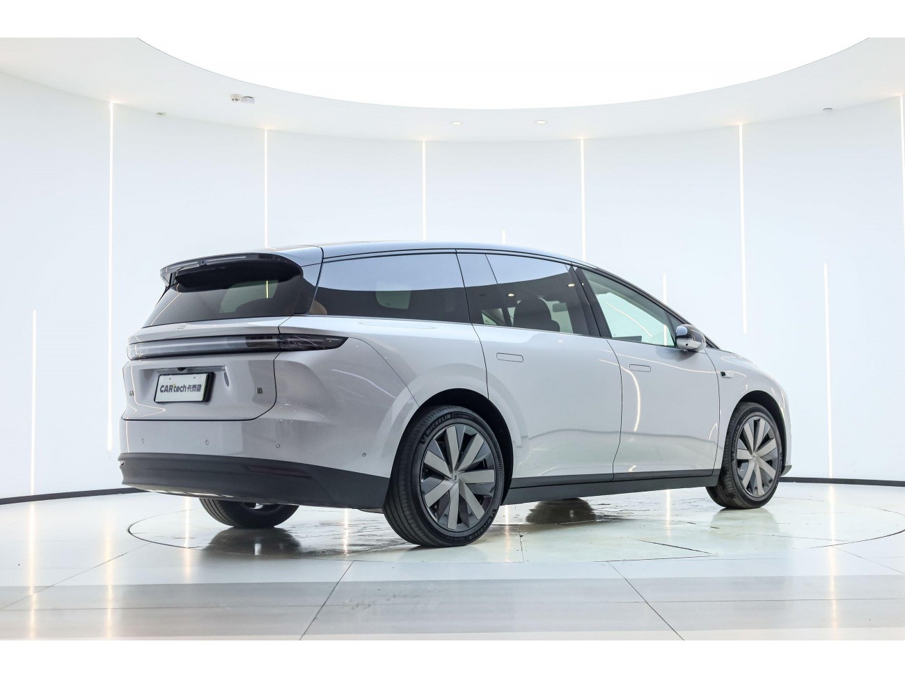 Li Auto i8 2025