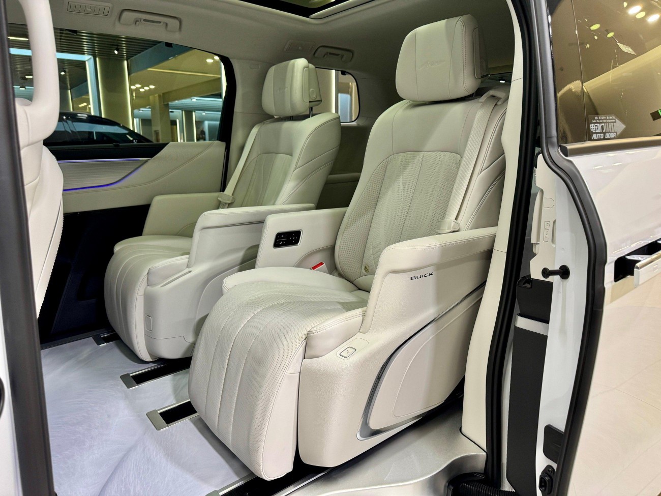 Buick GL8 2025