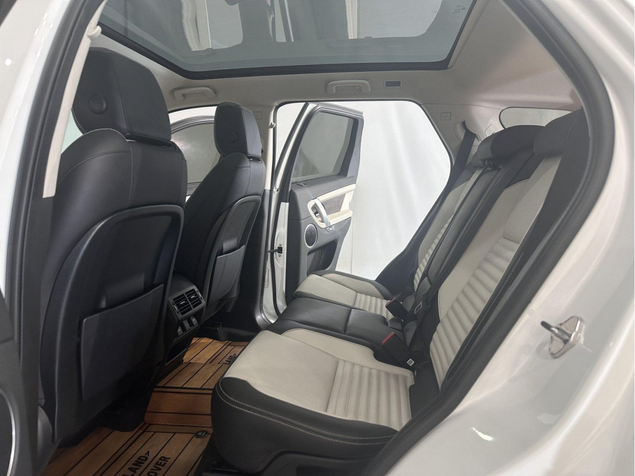 Land Rover Discovery Sport 2021
