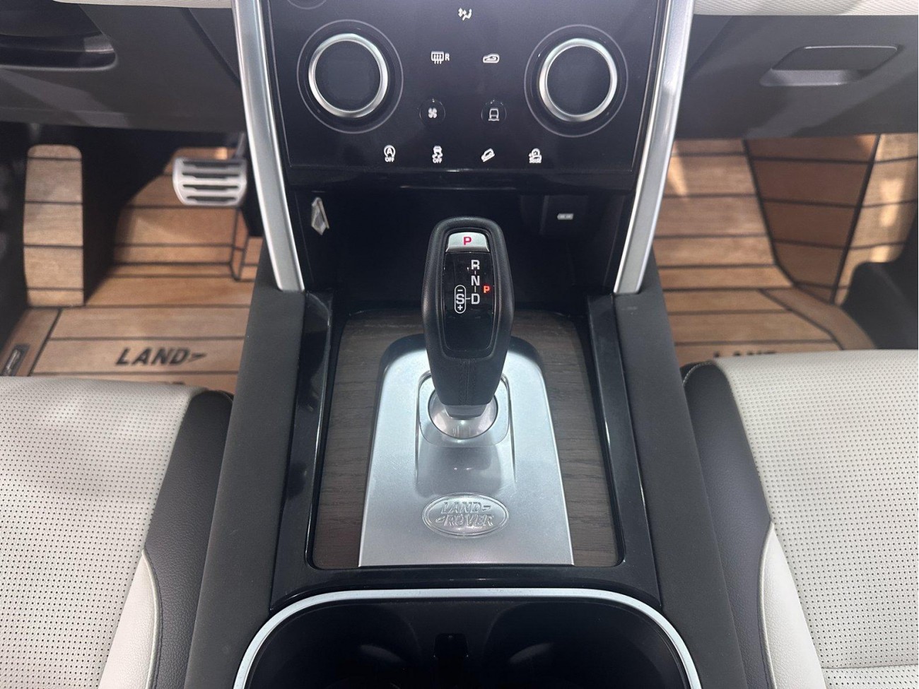 Land Rover Discovery Sport 2021