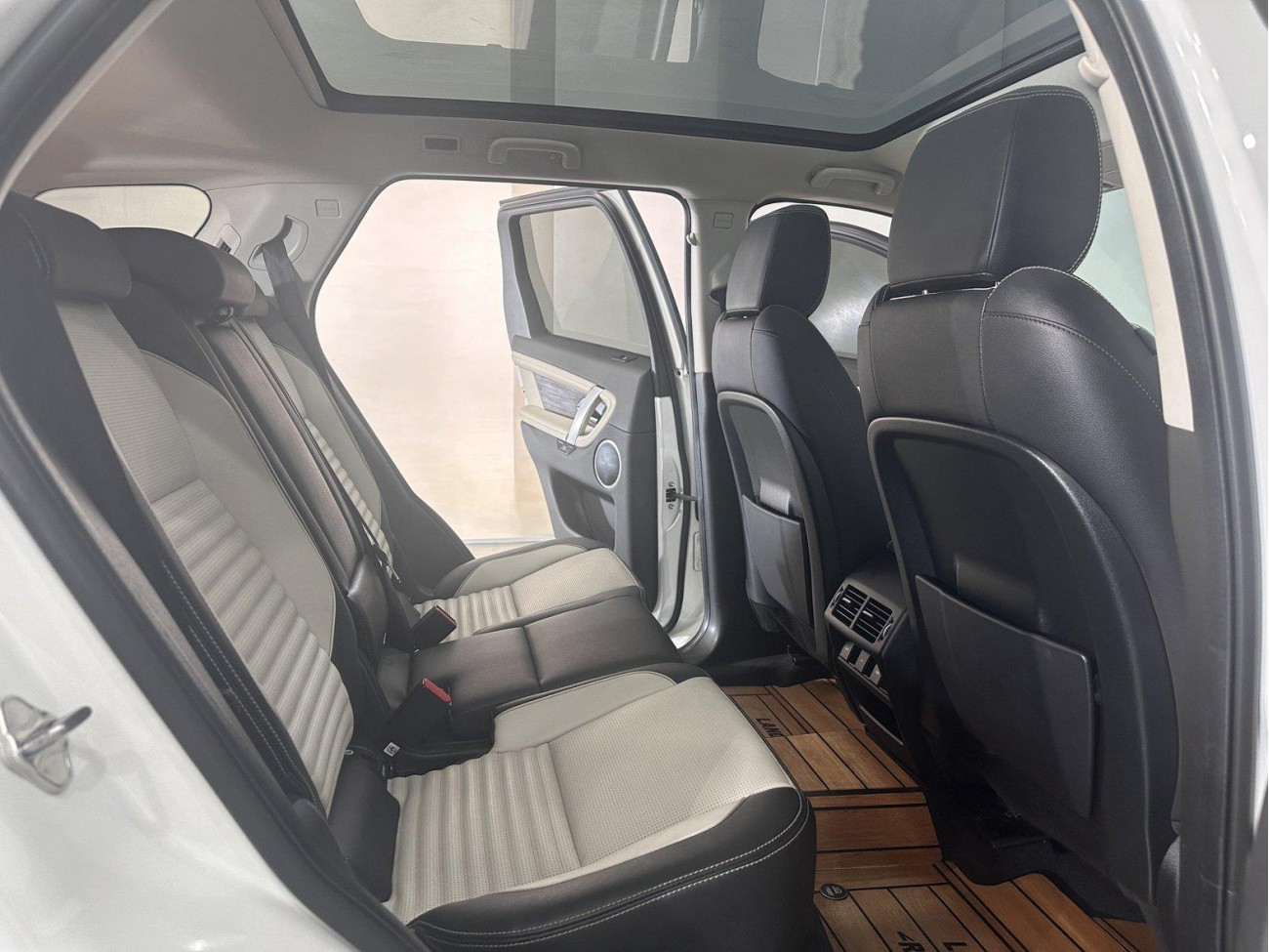 Land Rover Discovery Sport 2021