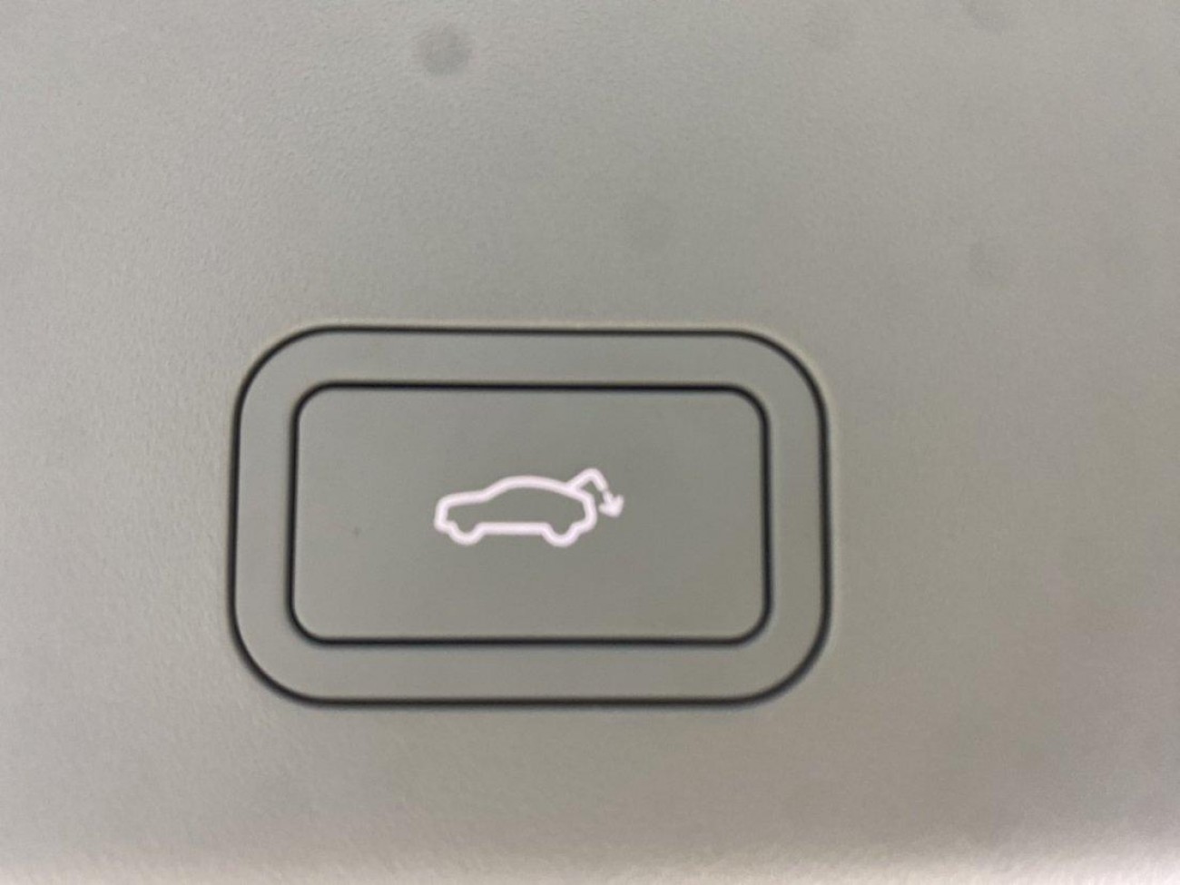 Volvo EM90 2026