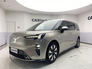 Volvo EM90 2026