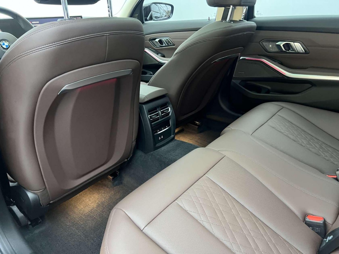 BMW 330Li 2025