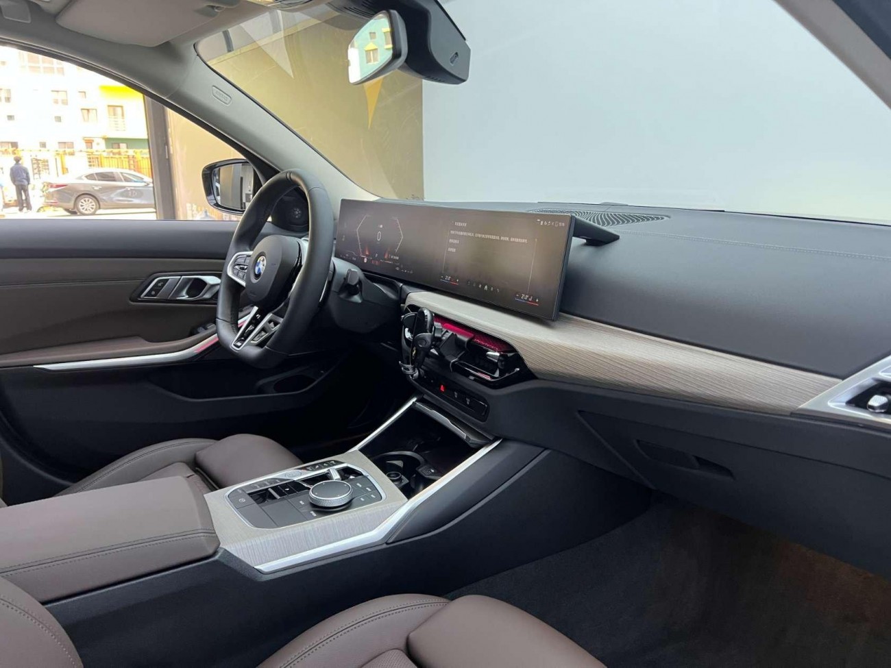 BMW 330Li 2025