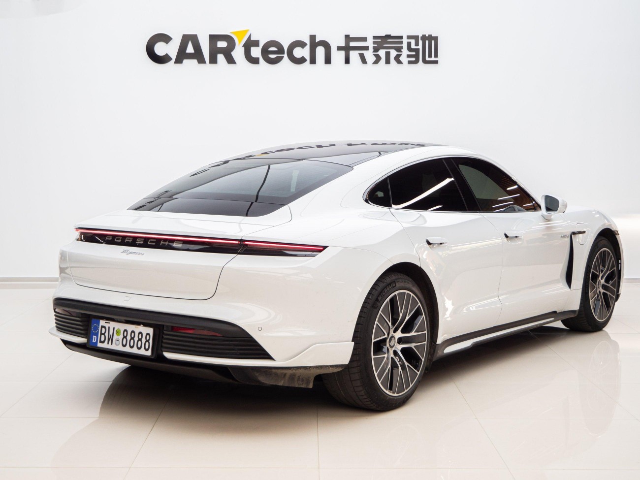 Porsche Taycan 2024