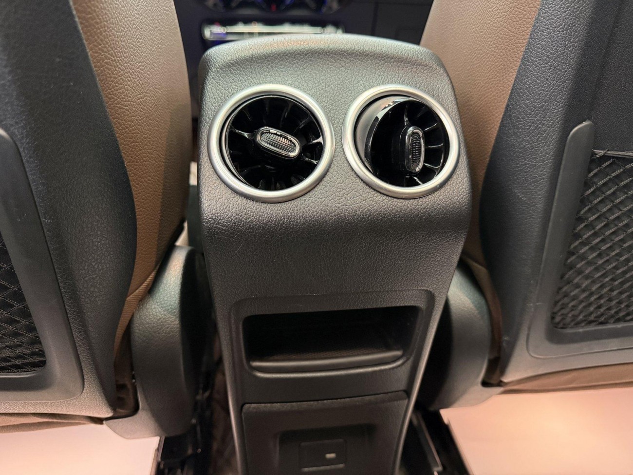 Mercedes-Benz GLB 2023
