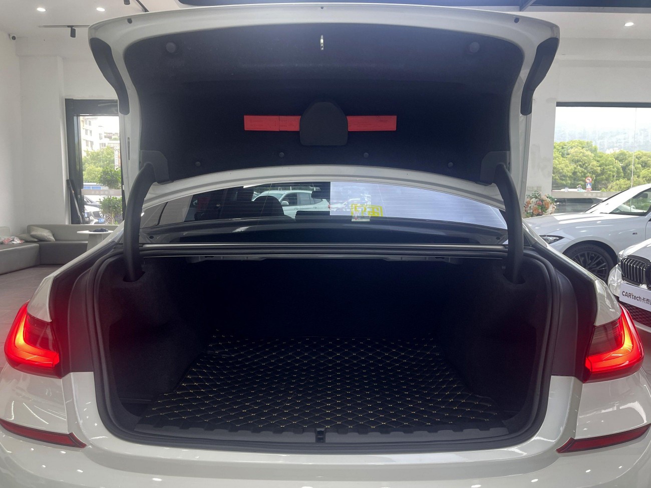 BMW 325Li 2021