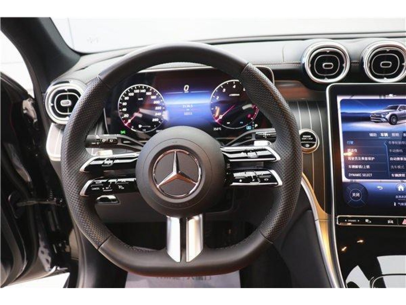 Mercedes-Benz GLC 260 L 2023