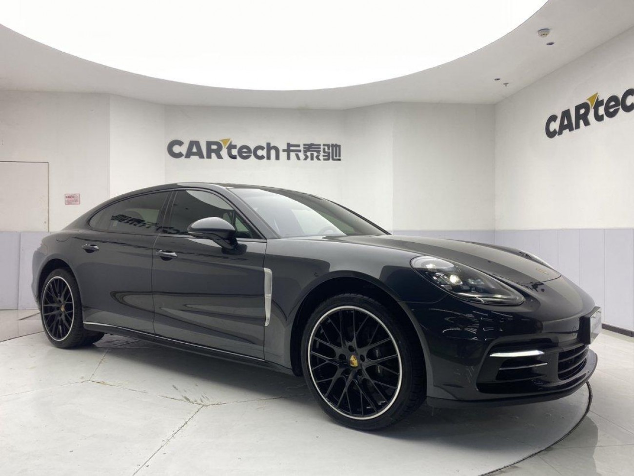 Porsche Panamera 2021