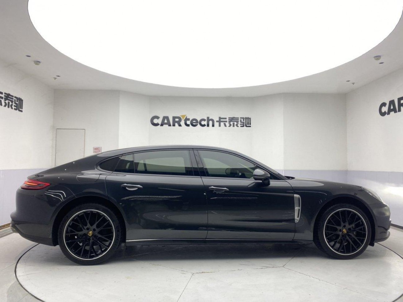 Porsche Panamera 2021