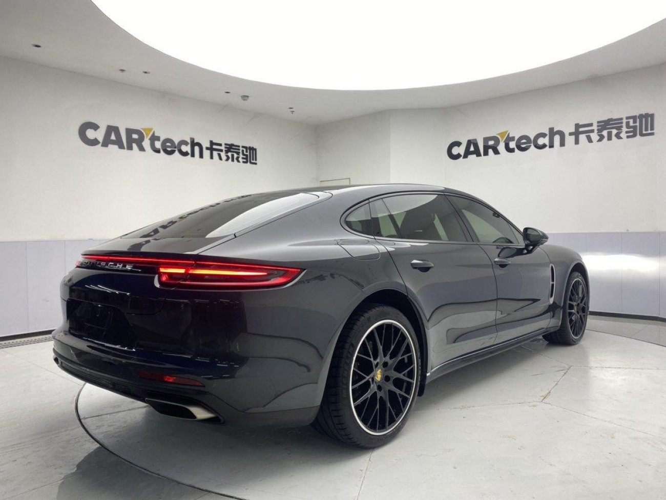 Porsche Panamera 2021