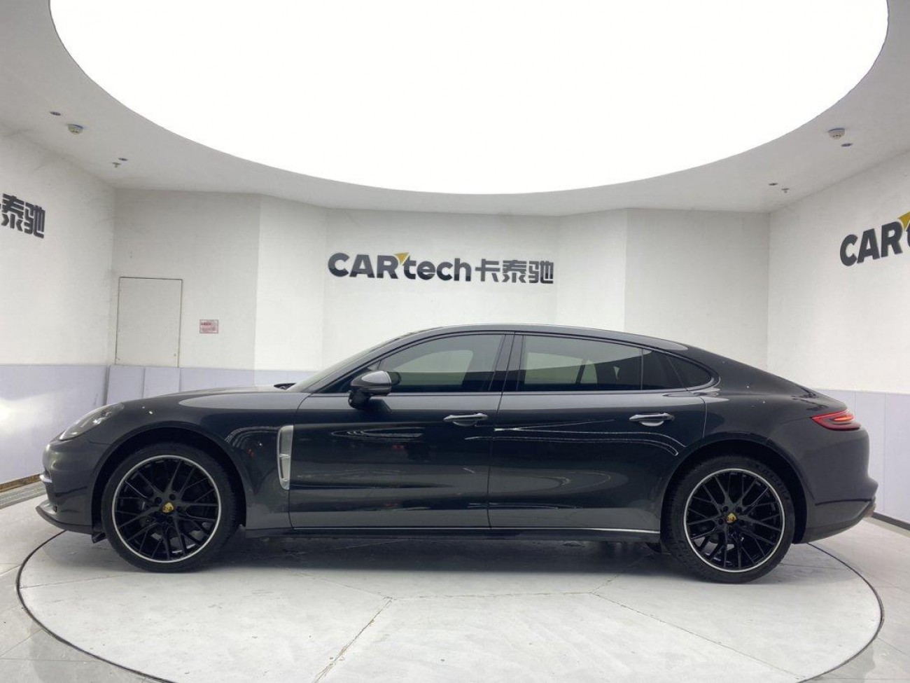 Porsche Panamera 2021