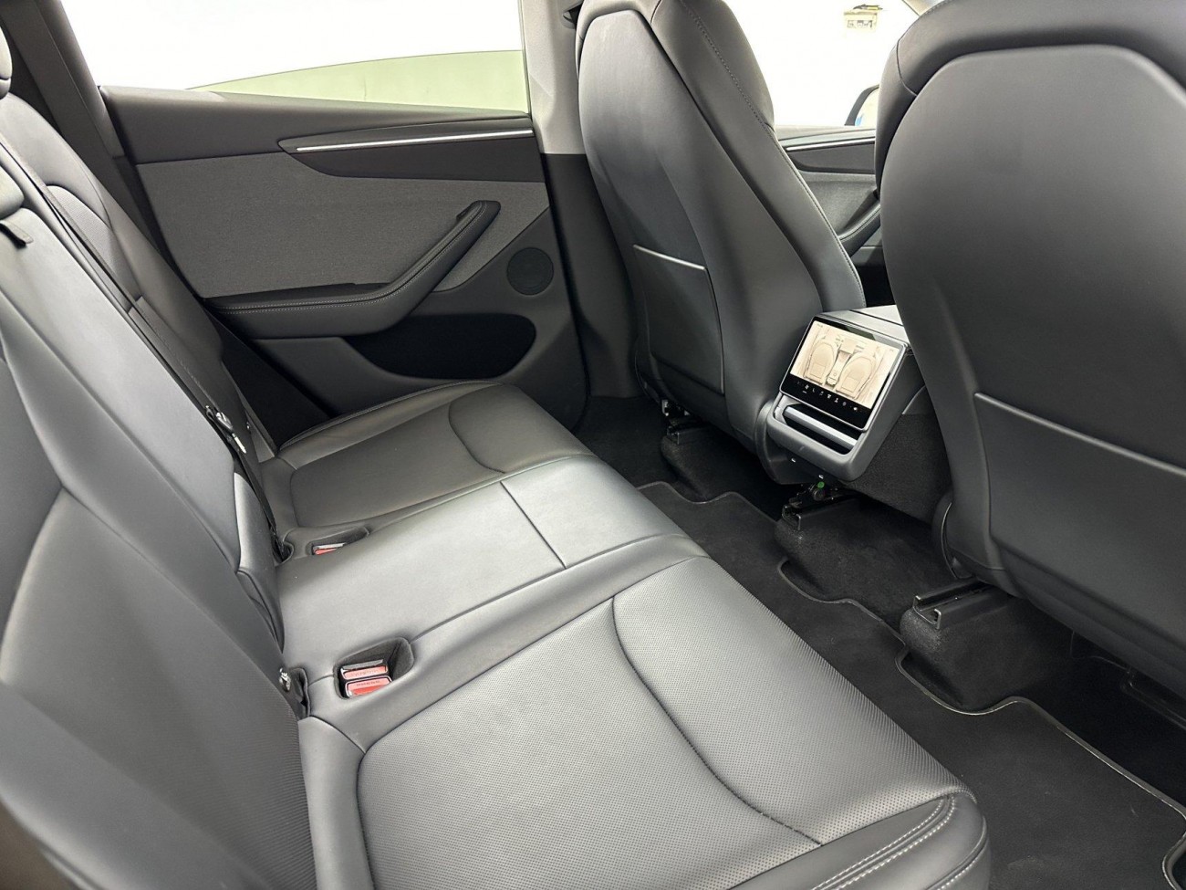 Tesla Model Y 2025