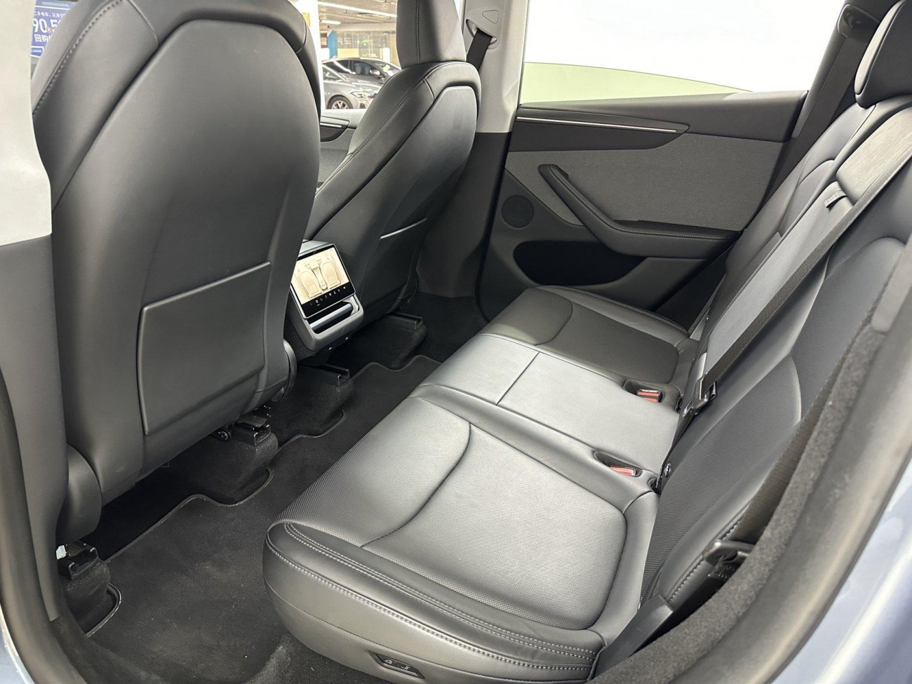 Tesla Model Y 2025