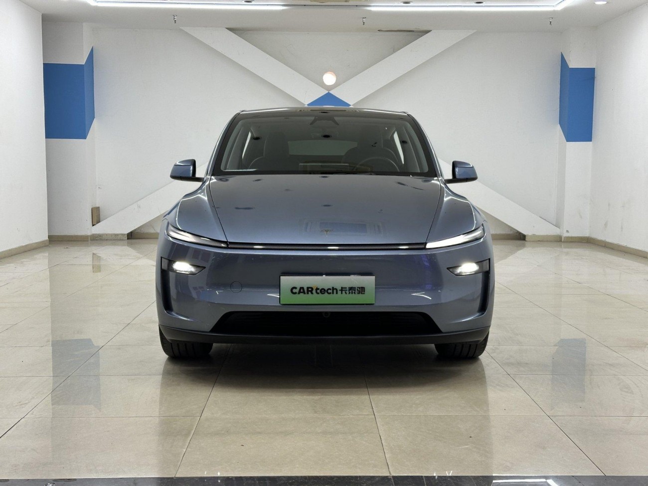 Tesla Model Y 2025