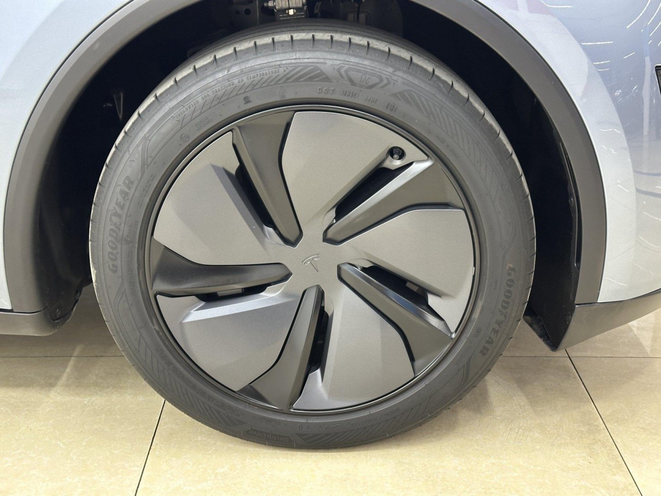 Tesla Model Y 2025