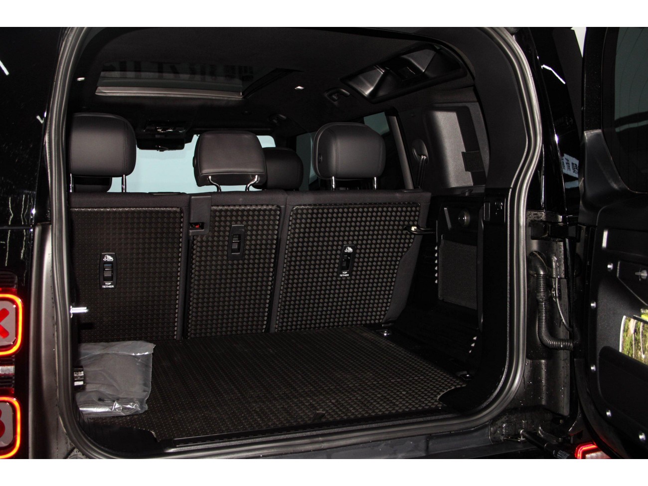 Land Rover Defender 2025