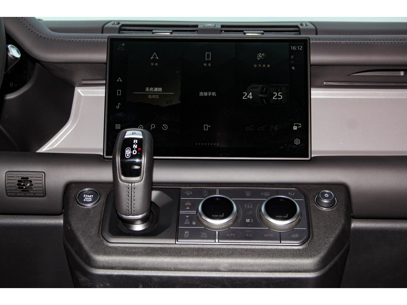 Land Rover Defender 2025