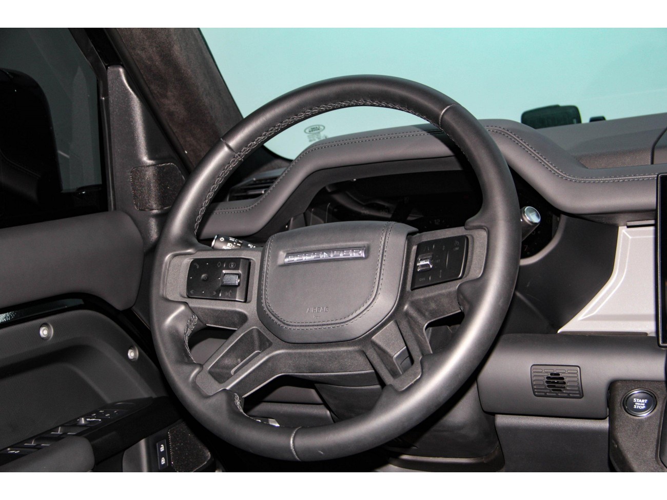 Land Rover Defender 2025