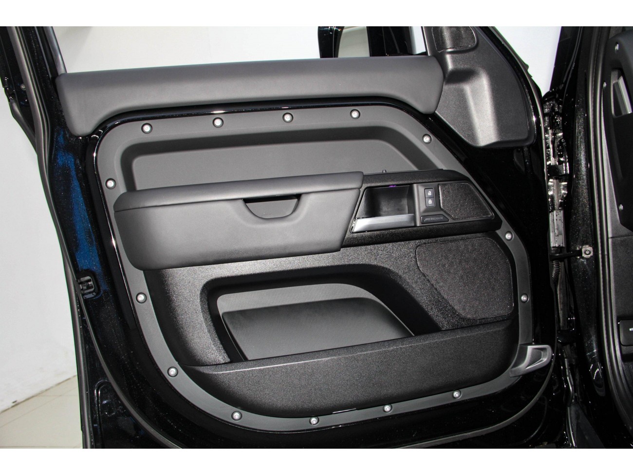 Land Rover Defender 2025
