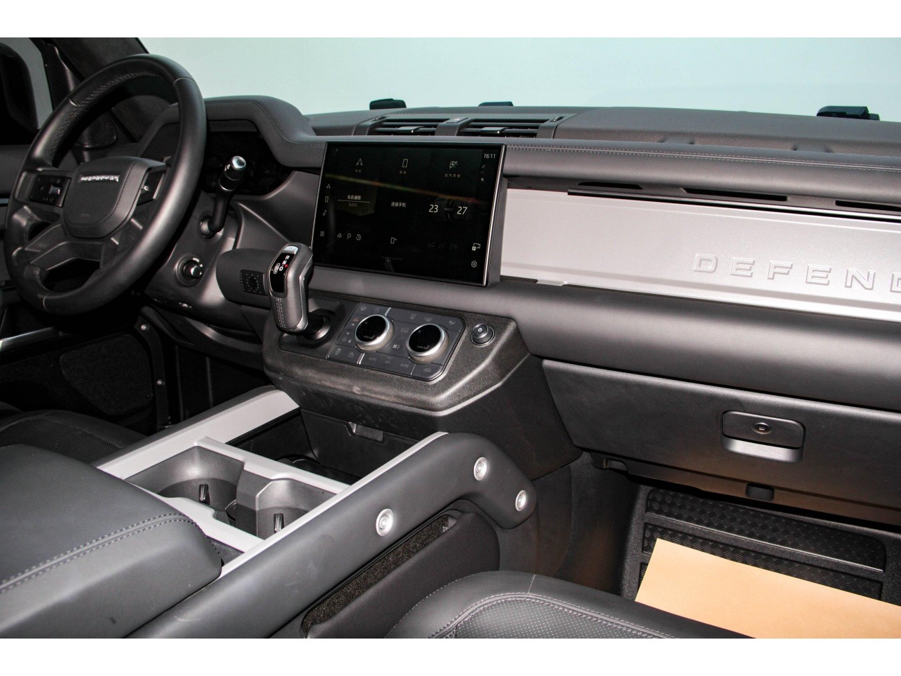 Land Rover Defender 2025