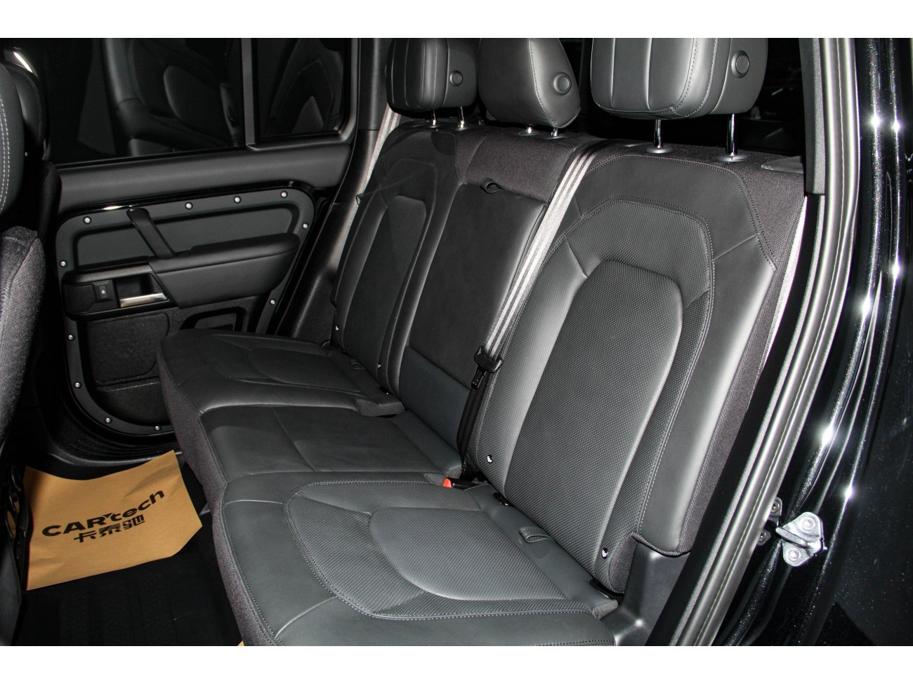 Land Rover Defender 2025