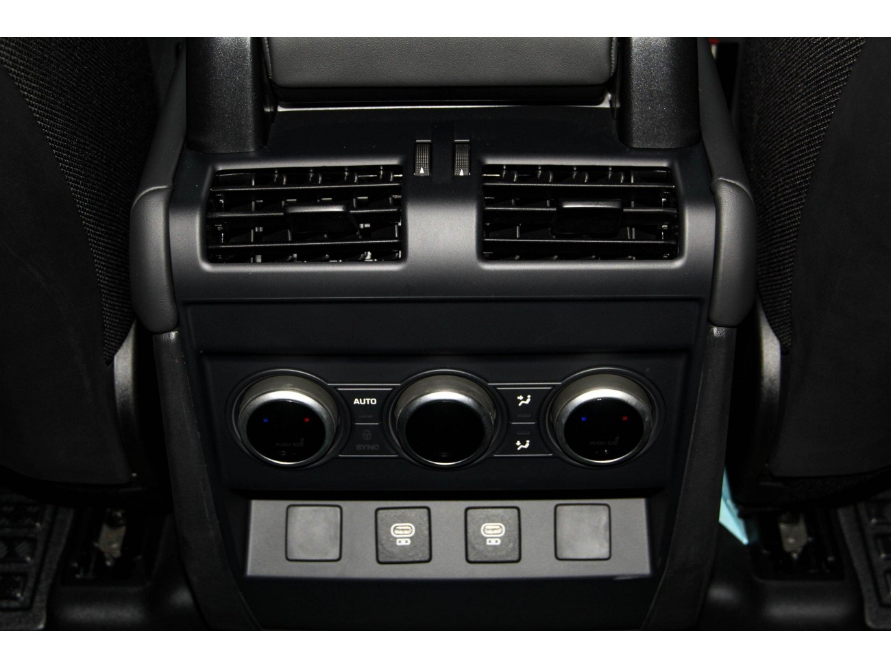 Land Rover Defender 2025