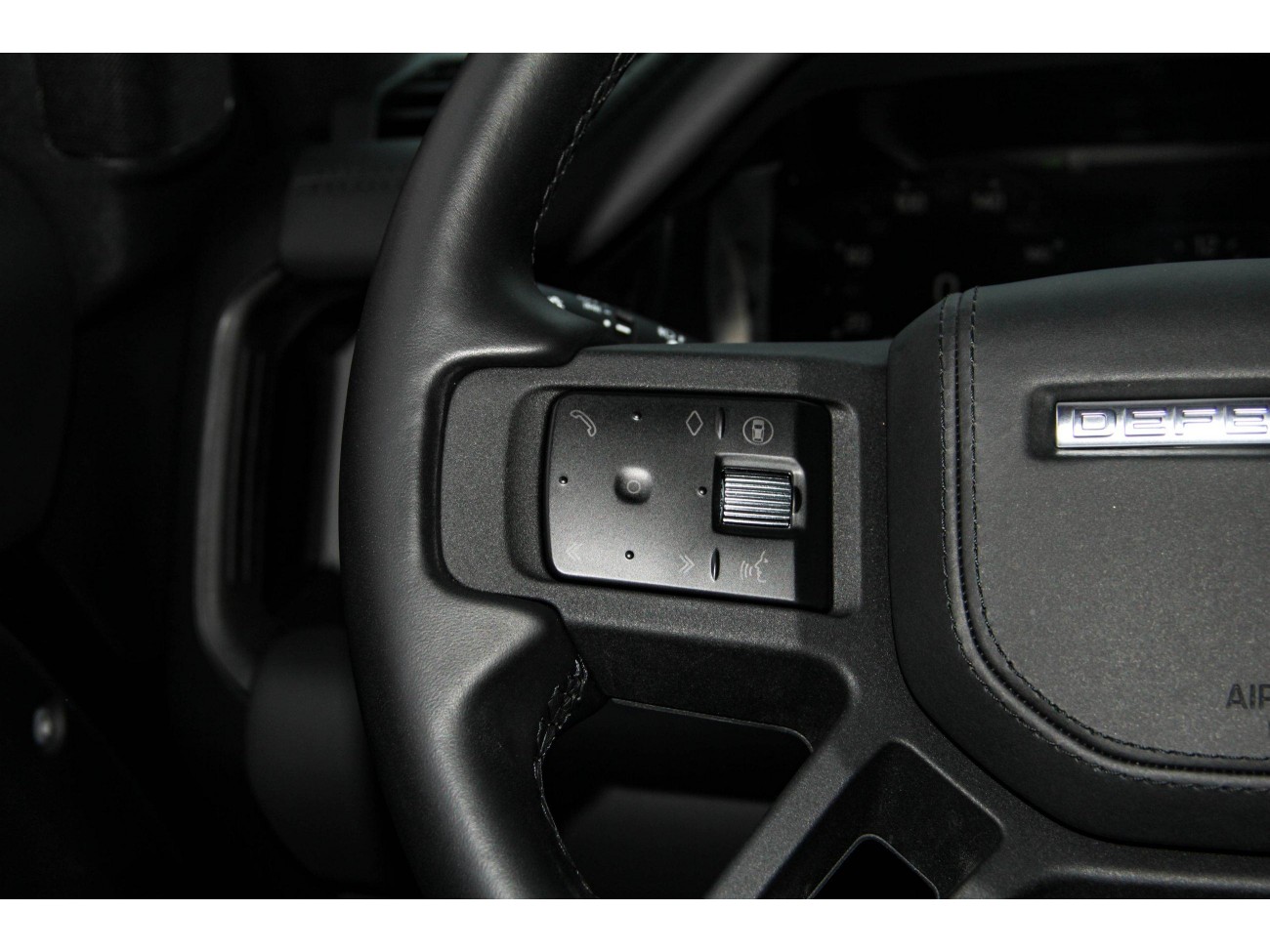 Land Rover Defender 2025