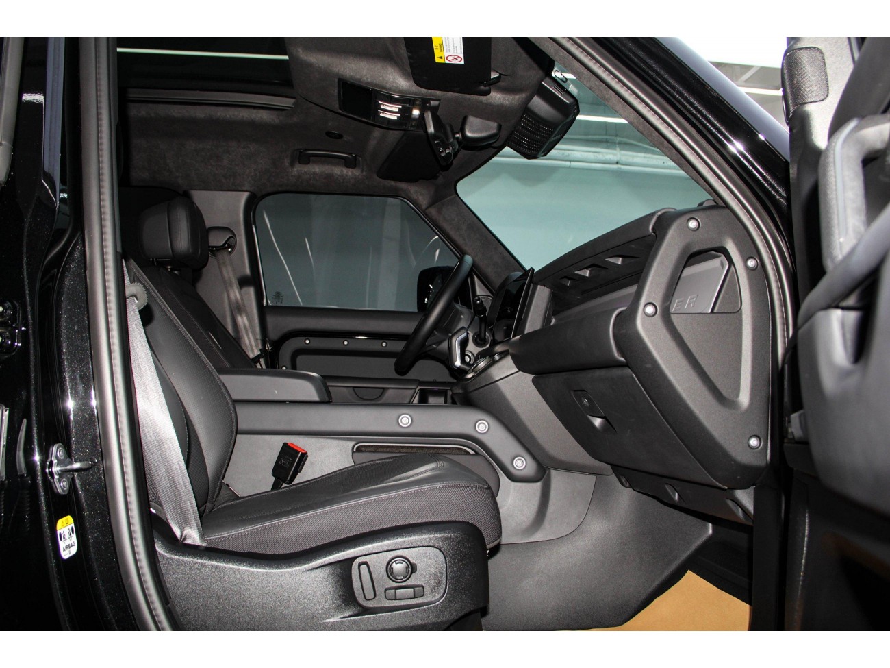 Land Rover Defender 2025