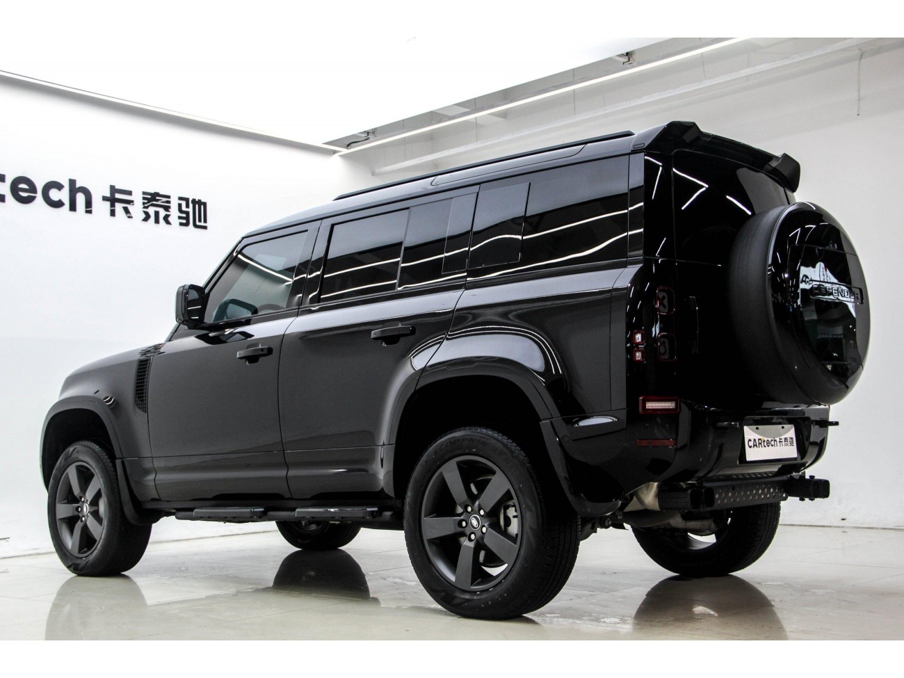 Land Rover Defender 2025