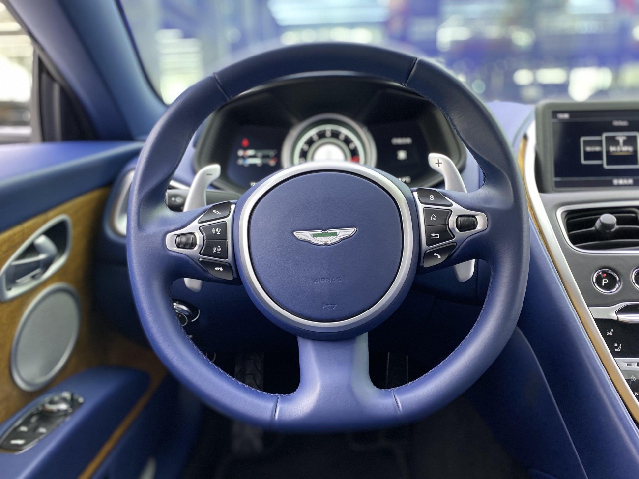 Aston Martin DB11 2018