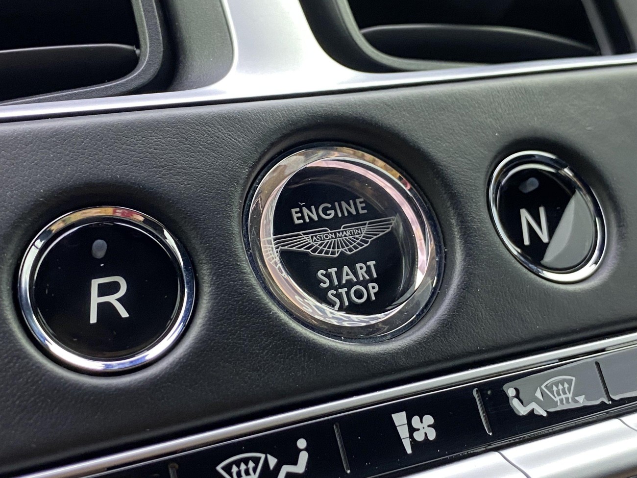 Aston Martin DB11 2018