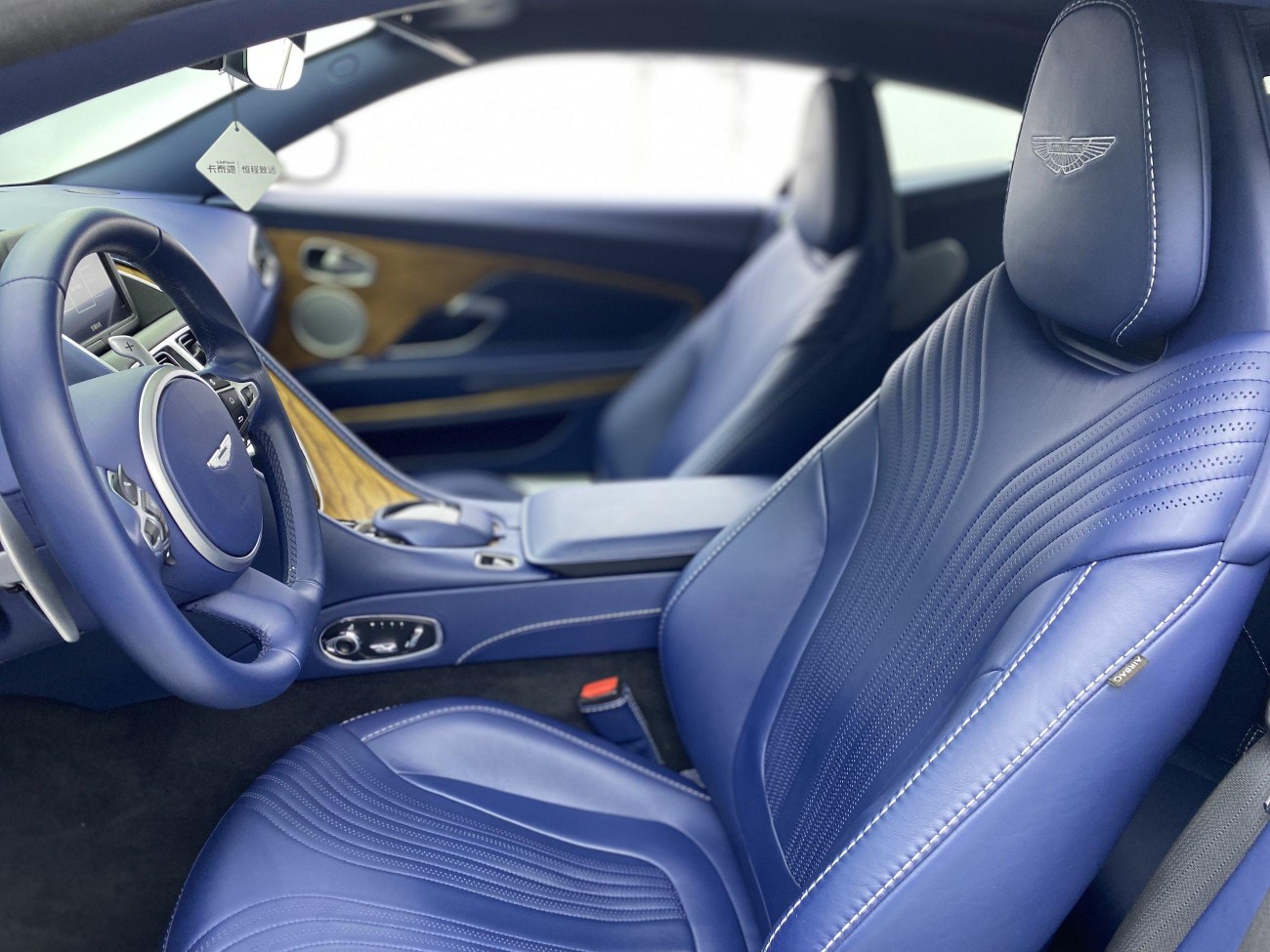 Aston Martin DB11 2018