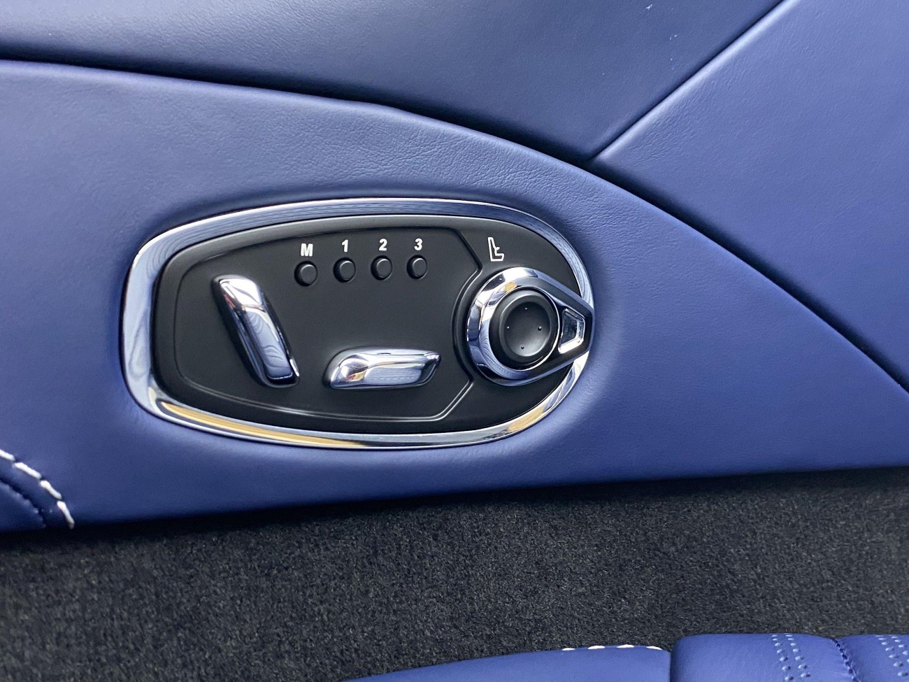 Aston Martin DB11 2018