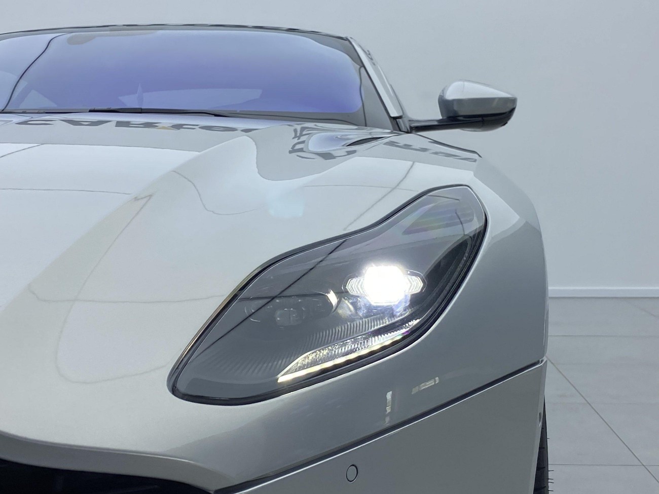 Aston Martin DB11 2018