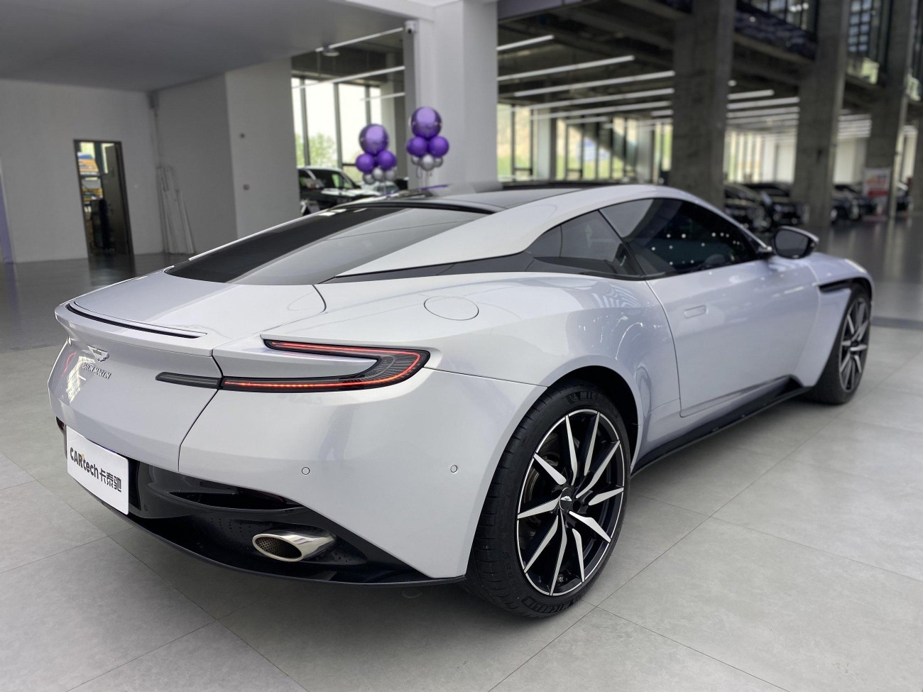 Aston Martin DB11 2018