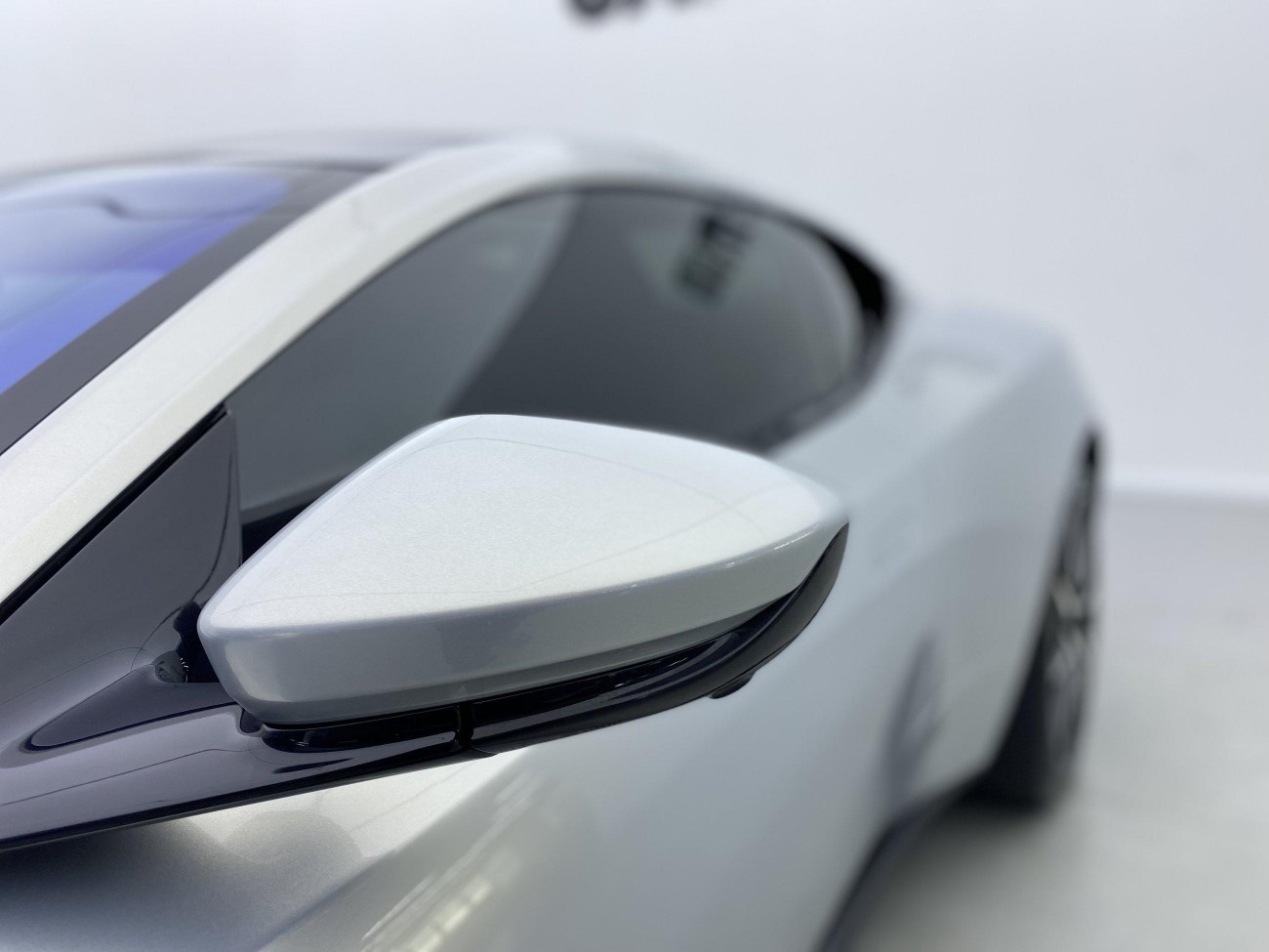 Aston Martin DB11 2018