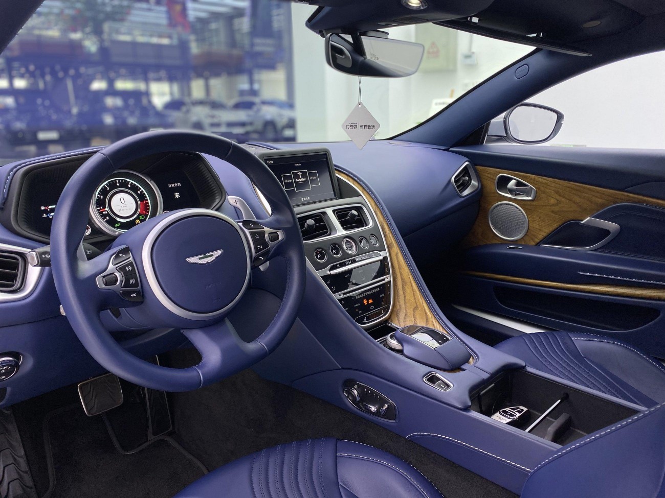 Aston Martin DB11 2018