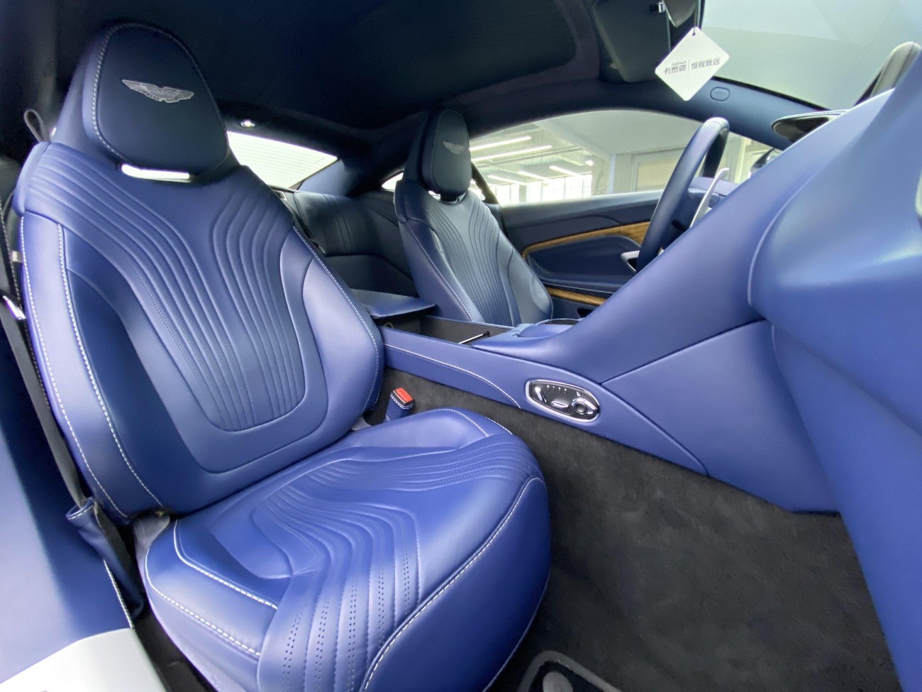 Aston Martin DB11 2018