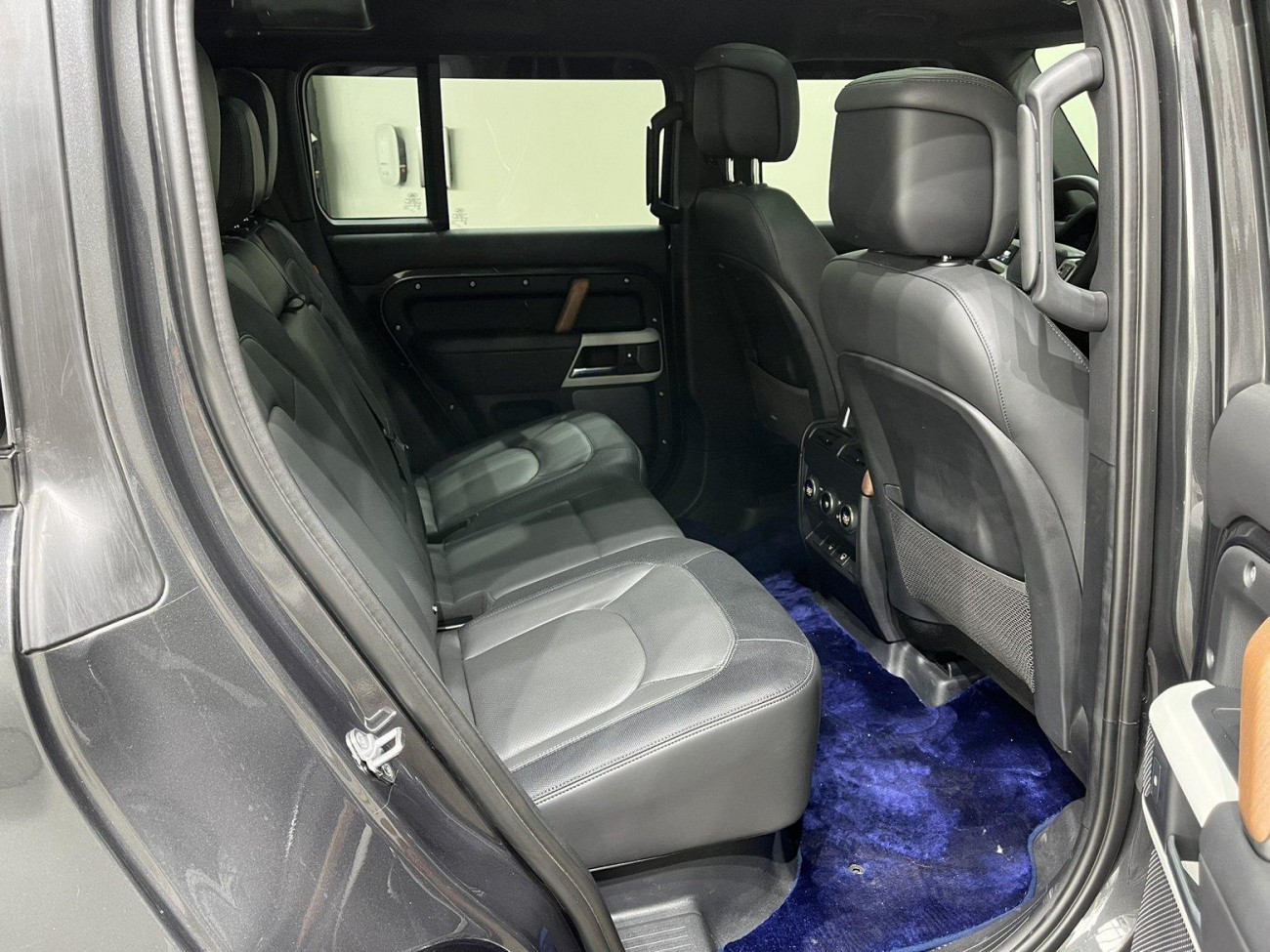 Land Rover Defender 2023