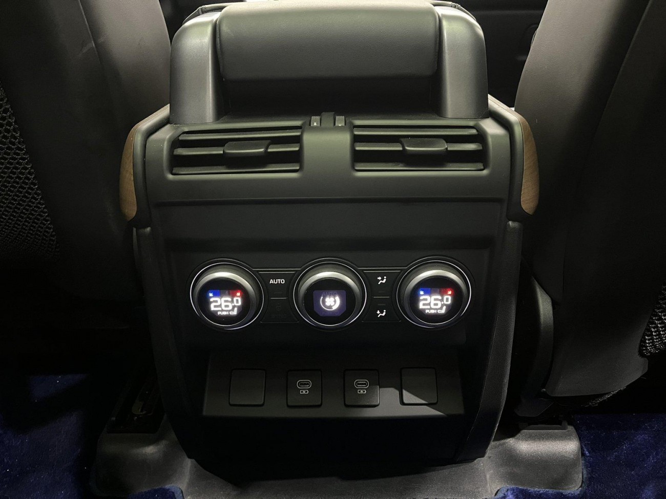Land Rover Defender 2023