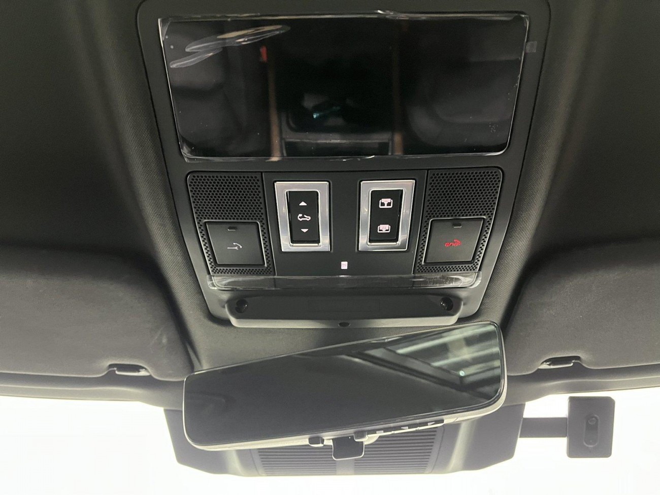 Land Rover Defender 2023