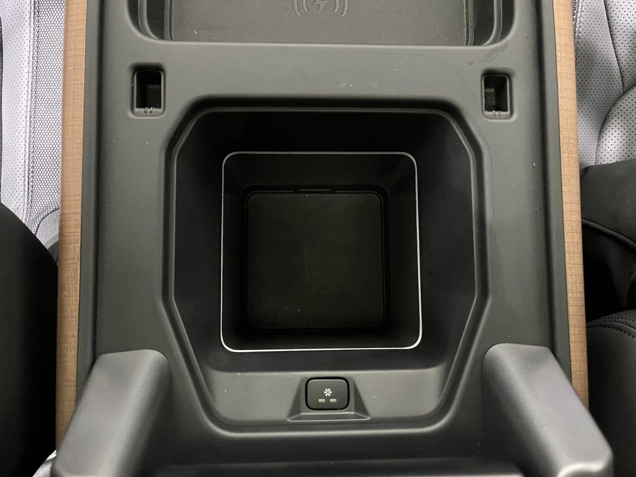 Land Rover Defender 2023