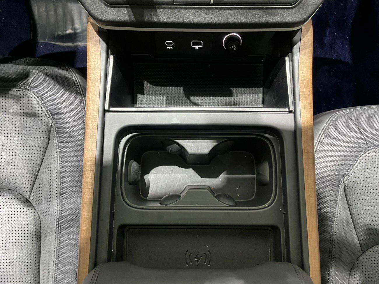 Land Rover Defender 2023