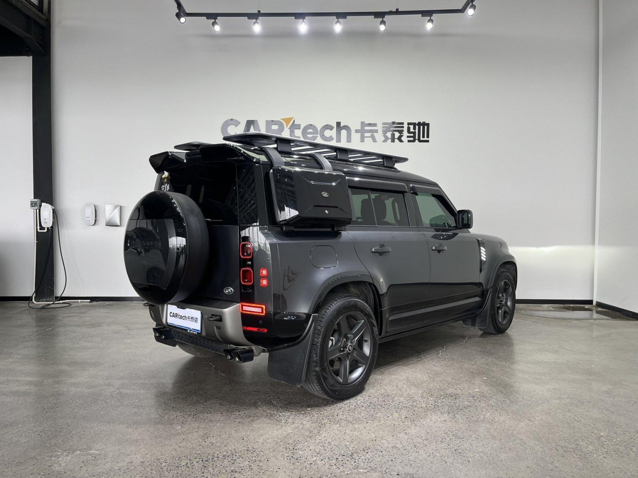 Land Rover Defender 2023