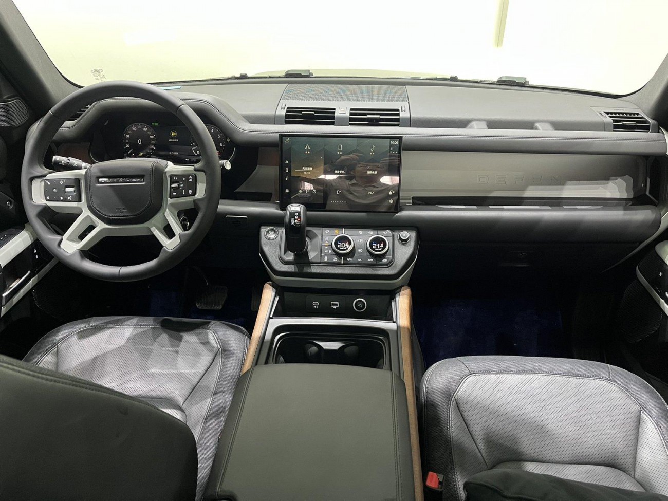 Land Rover Defender 2023
