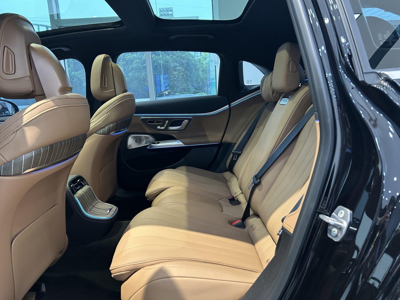 Mercedes-Benz E 300 L 2025