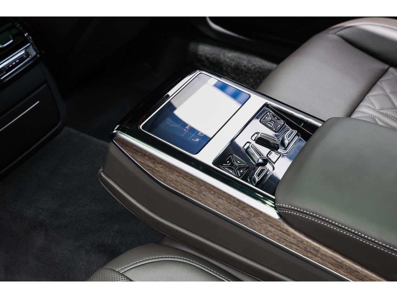 Audi A8L 55 TFSI 2024