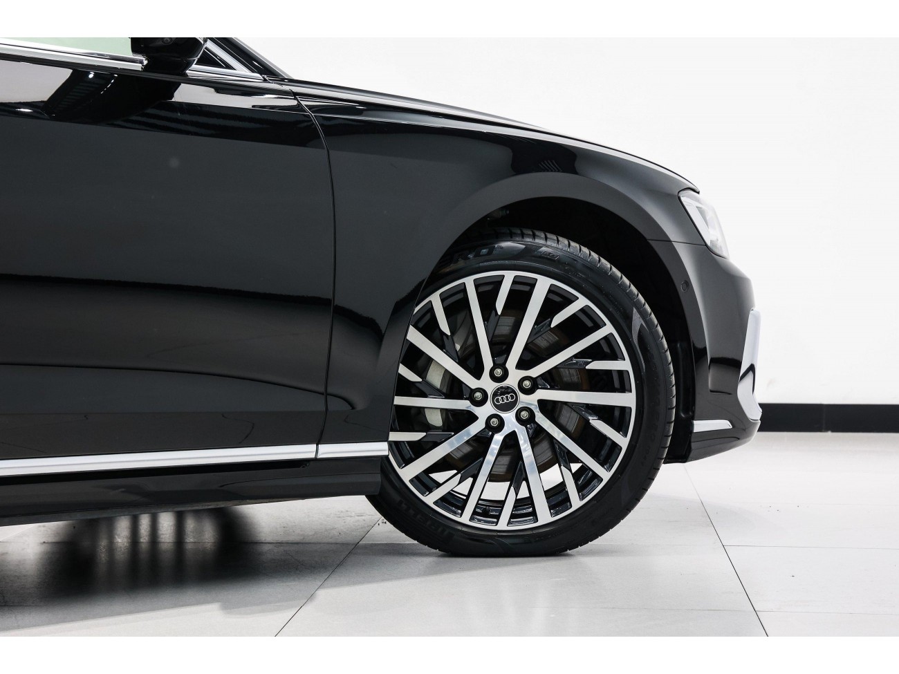 Audi A8L 55 TFSI 2024